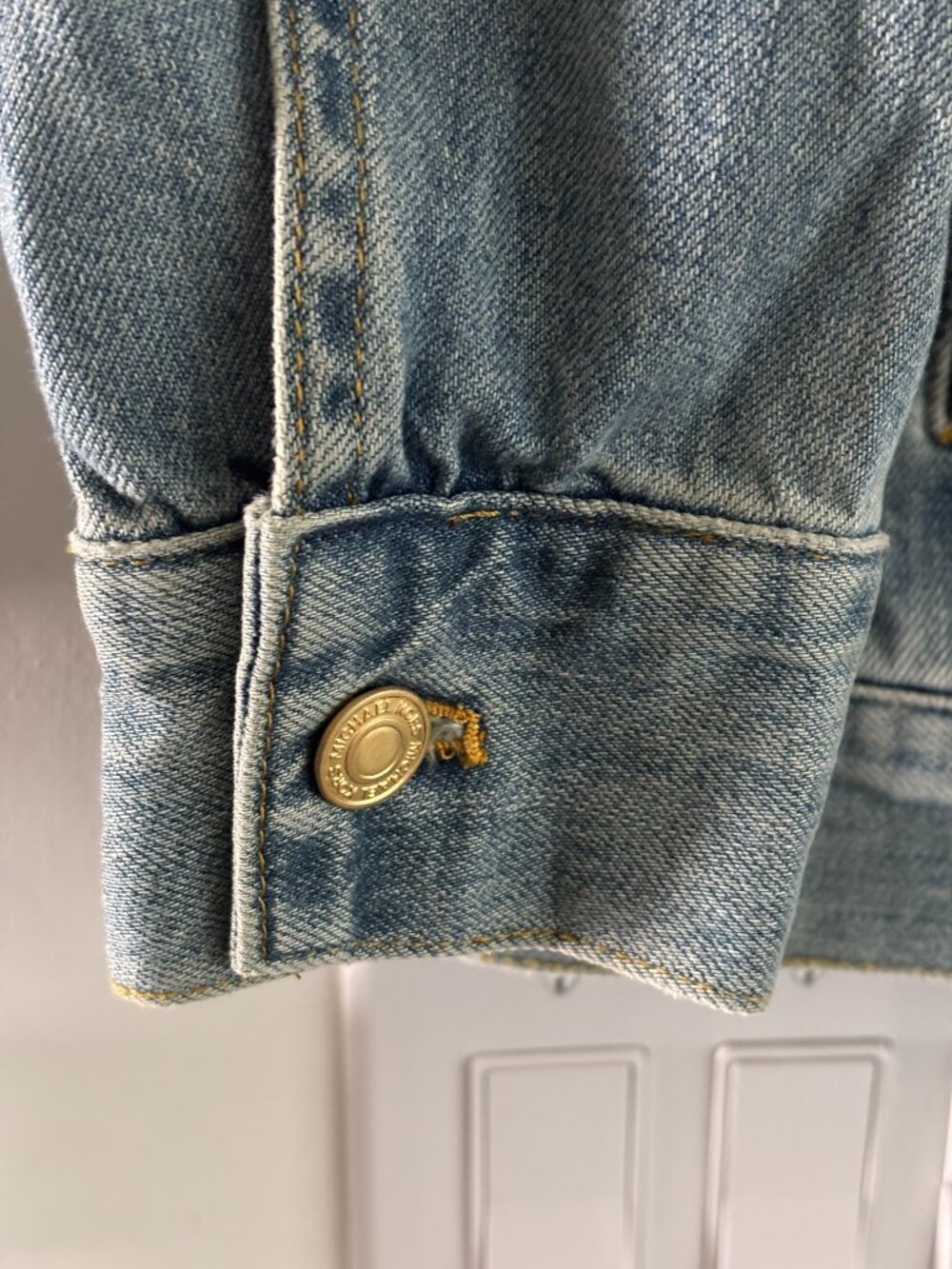 MICHAEL Michael Kors Light Vintage Wash Denim Jacket NWT Sz M Timeless Classic - Picture 10 of 15